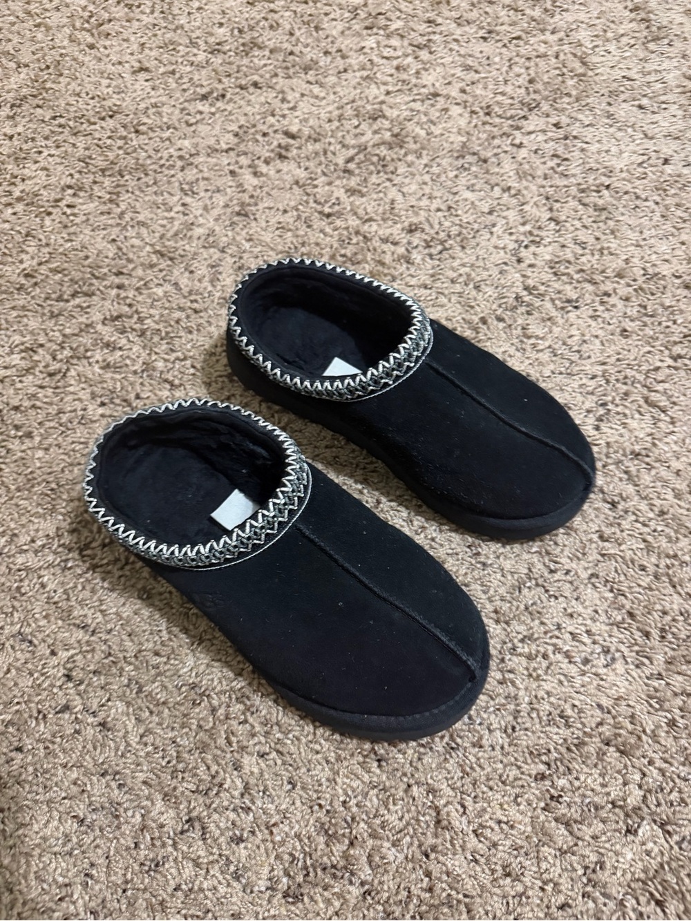 UGG Black Tasman
